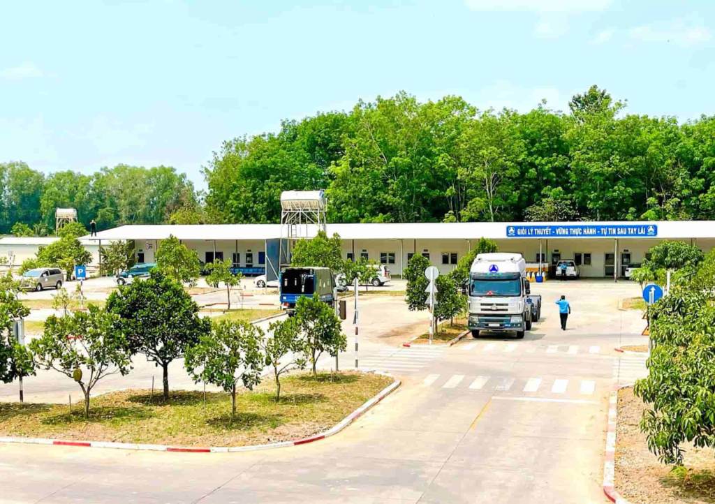 Trường Dạy Lái Xe Bách Việt-Học Bằng Lái A TPHCM
