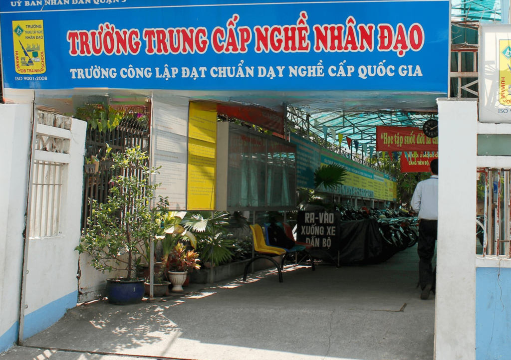 Trường Trung Cấp Nghề Nhân Đạo-Học Bằng Lái Xe Máy TPHCM