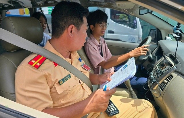 Học Lái Xe Hơi-Giá Học Bằng Lái Xe Hơi